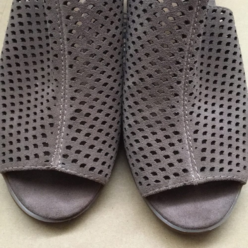 Lucky Brand oiled faux suede low-heels - Picture 4 of 12